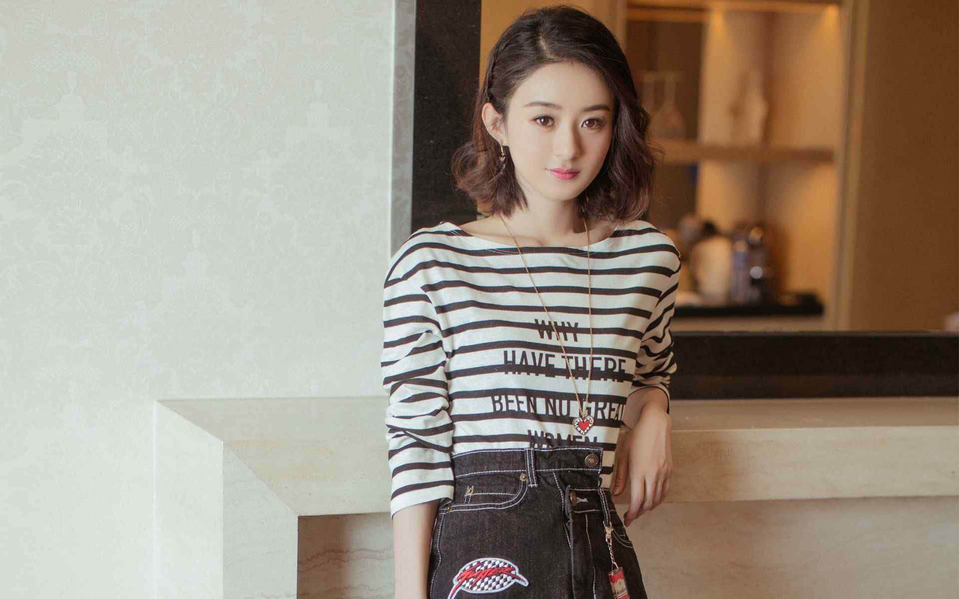 FB体育网页版-【热点战术】教练如何应对对手的特殊防守布置，教练员非常耐心不厌其烦地给队员们讲解战术安排