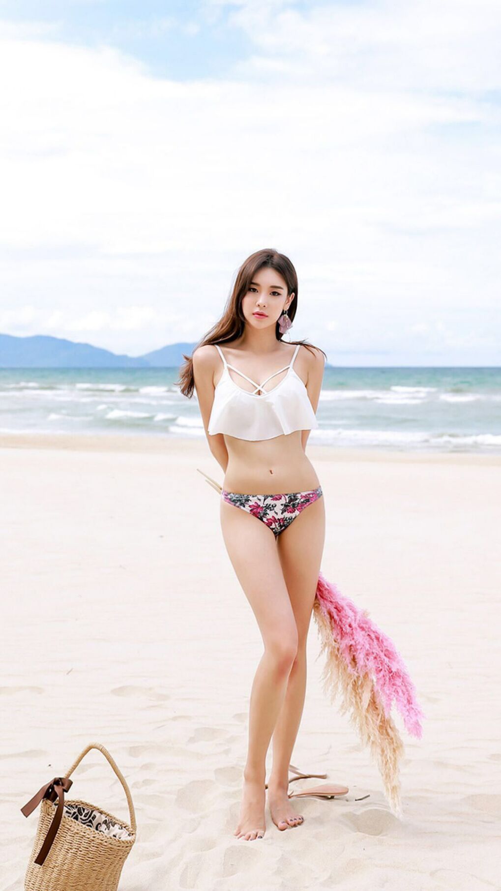 FB体育官网平台-特色海沿岸沙滩犁地赛，绿海蓝天中的生态运动，犁地 视频