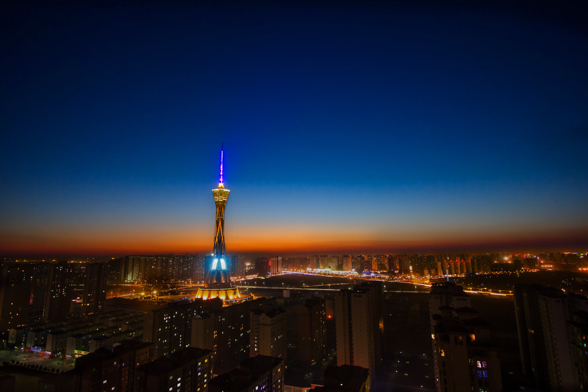 FB体育在线直播平台-100 Thieves黑马之路持续，黑马 v11