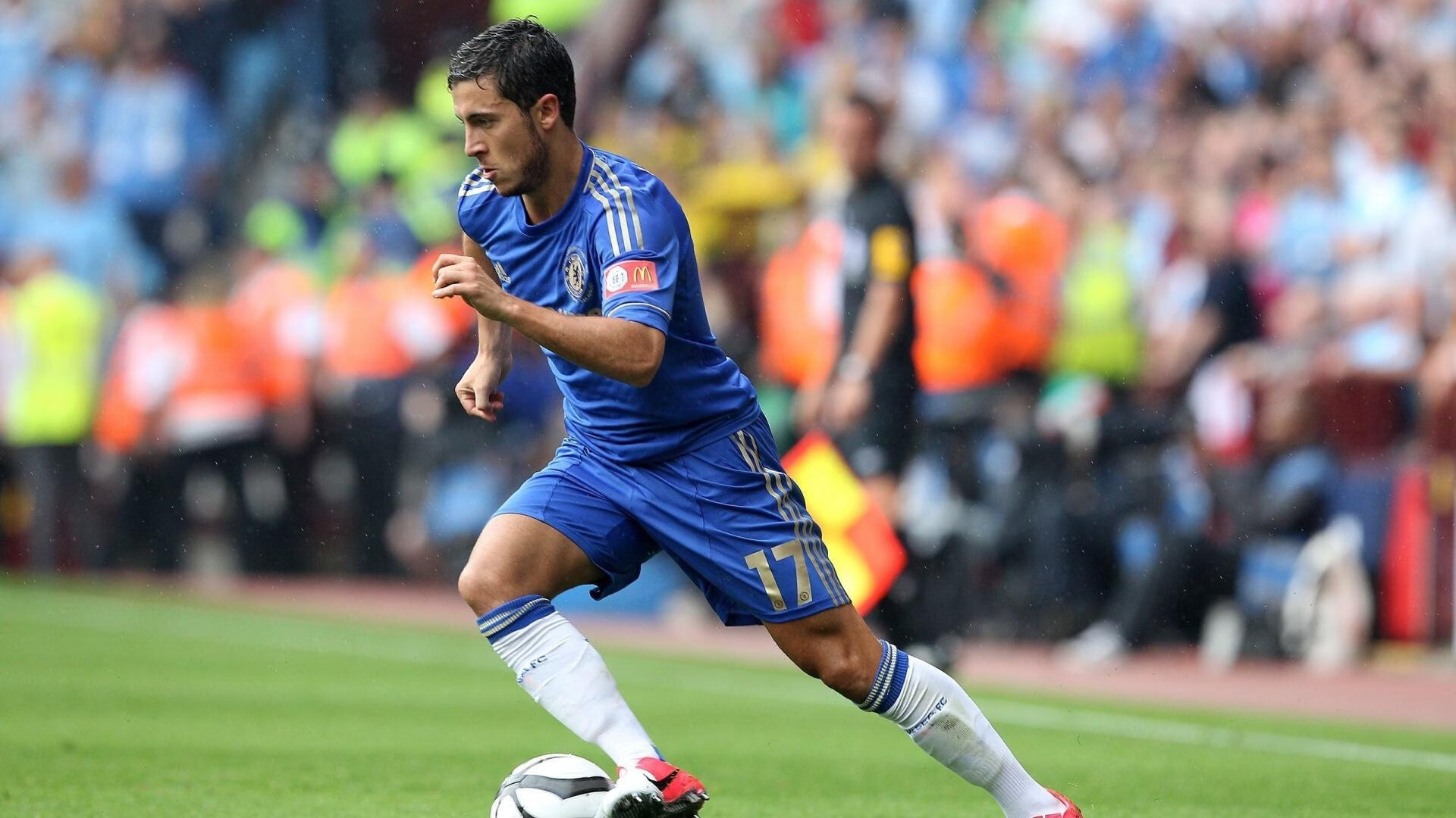 剧场内外的对决:场上场下的激烈斗争,剧场的剧